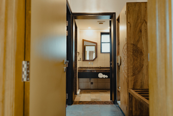 Tathastu Resort Satpura: Zugang zum Bad