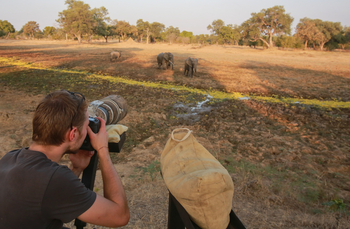 Track and Trail River Camp Track and Trail River Camp: Teleobjektiv mit Unterlage