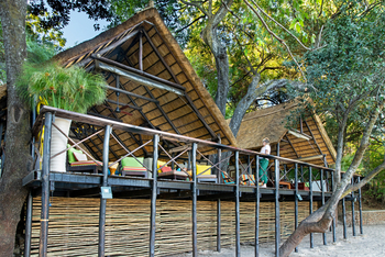 Ichingo Chobe River Lodge: Hauptgebäude