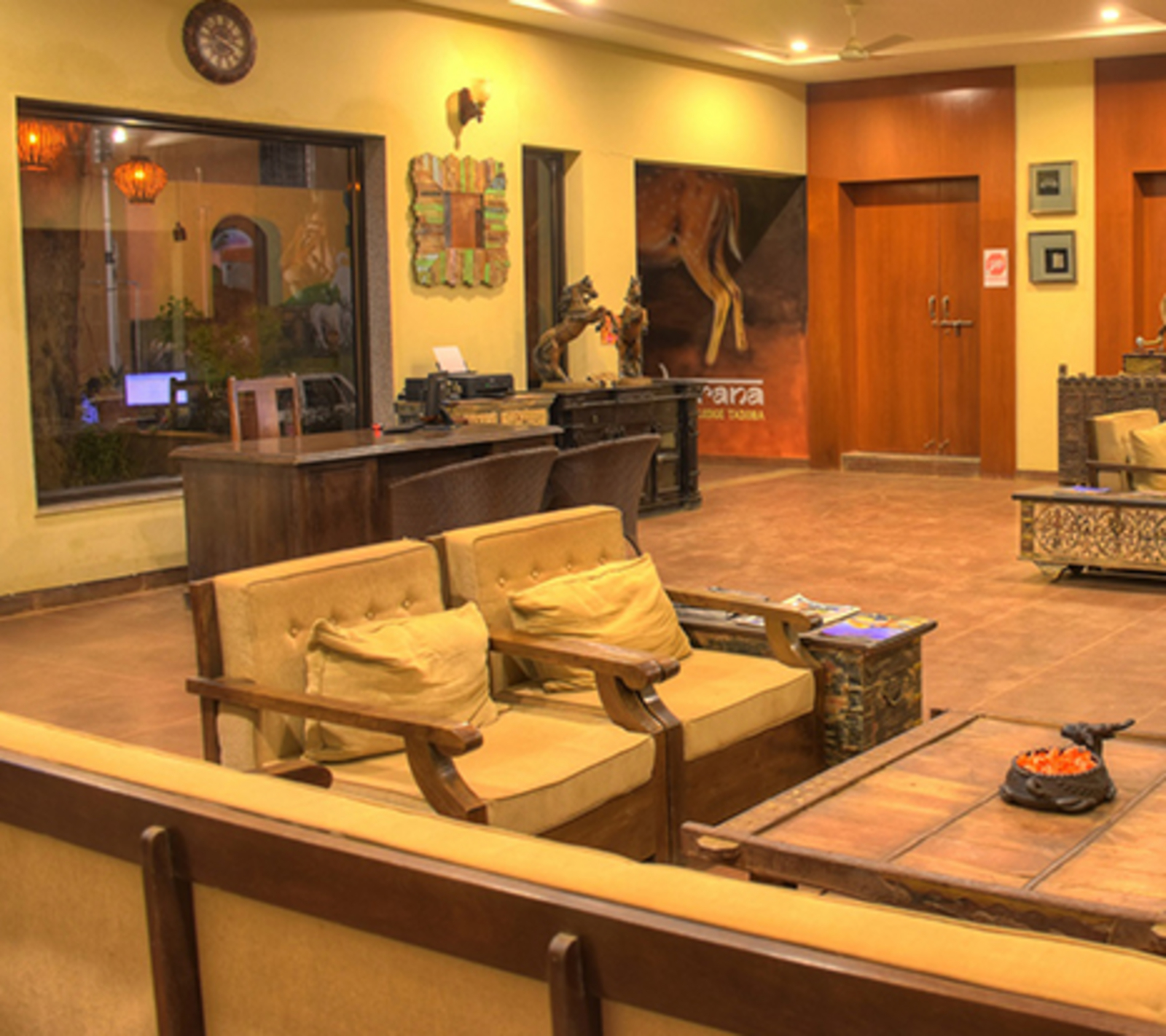 Jharana Jungle Lodge Jharana Jungle Lodge: Lobby