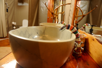 Mara Siana Camp: Doppelwaschtisch