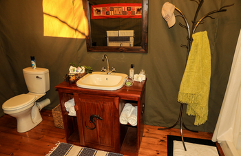 Bomani Tented Lodge Bomani Tented Lodge: Waschbecken mit Spiegel