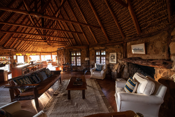 Borana Lodge Borana Lodge: Hinterer Sitzbereich im Hauptgebäude