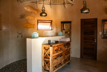 Kalahari Red Dunes Lodge: Dusche