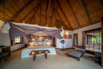 Luangwa River Camp: Gästechalet Interieur