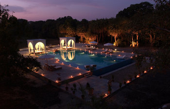 Shahpura Bagh: Gazebos am Pool