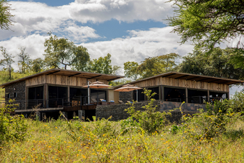 Tarangire Elephant Springs Camp: Hauptgebäude am Pool