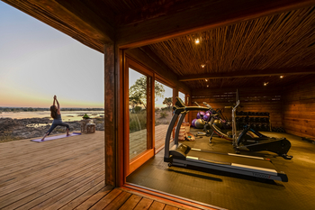 Toka Leya Camp Toka Leya Camp: Fitnessstudio Sonnenuntergang