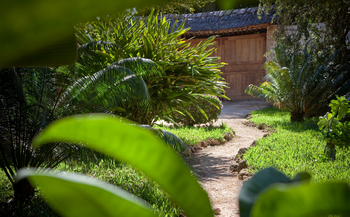 Waterlovers Beach Resort Waterlovers Beach Resort: Pfad durch Grünfläche