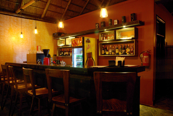 Five Volcanoes Boutique Hotel: Hotelbar