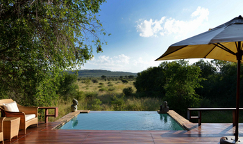 Mateya Safari Lodge: Wickerstuhl auf Terrasse mit Naturblick