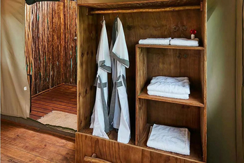 Mogogelo Camp Mogogelo Camp: Gästezelt - Bad