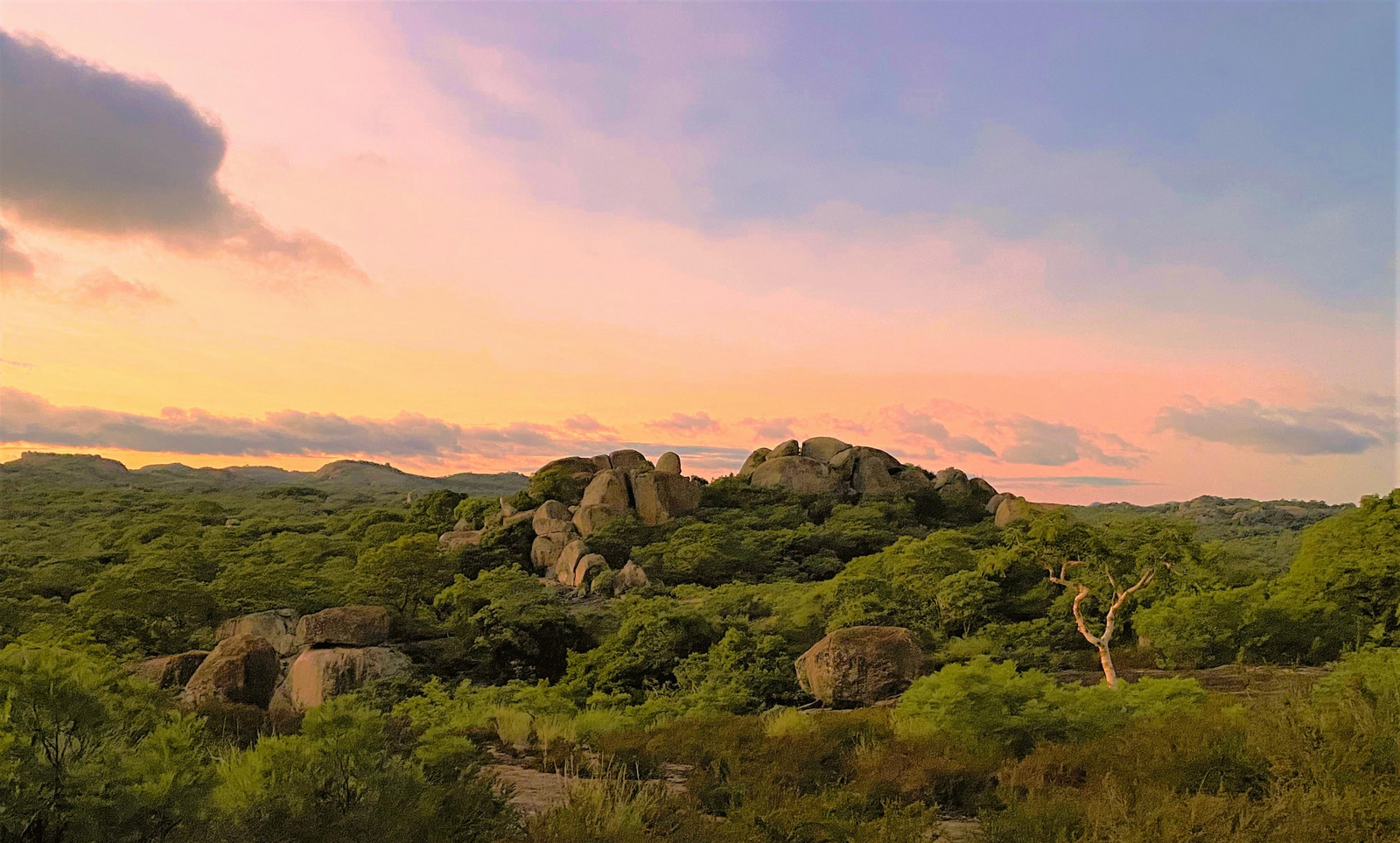 Big Cave Camp Big Cave Camp: Landschaft und Himmel