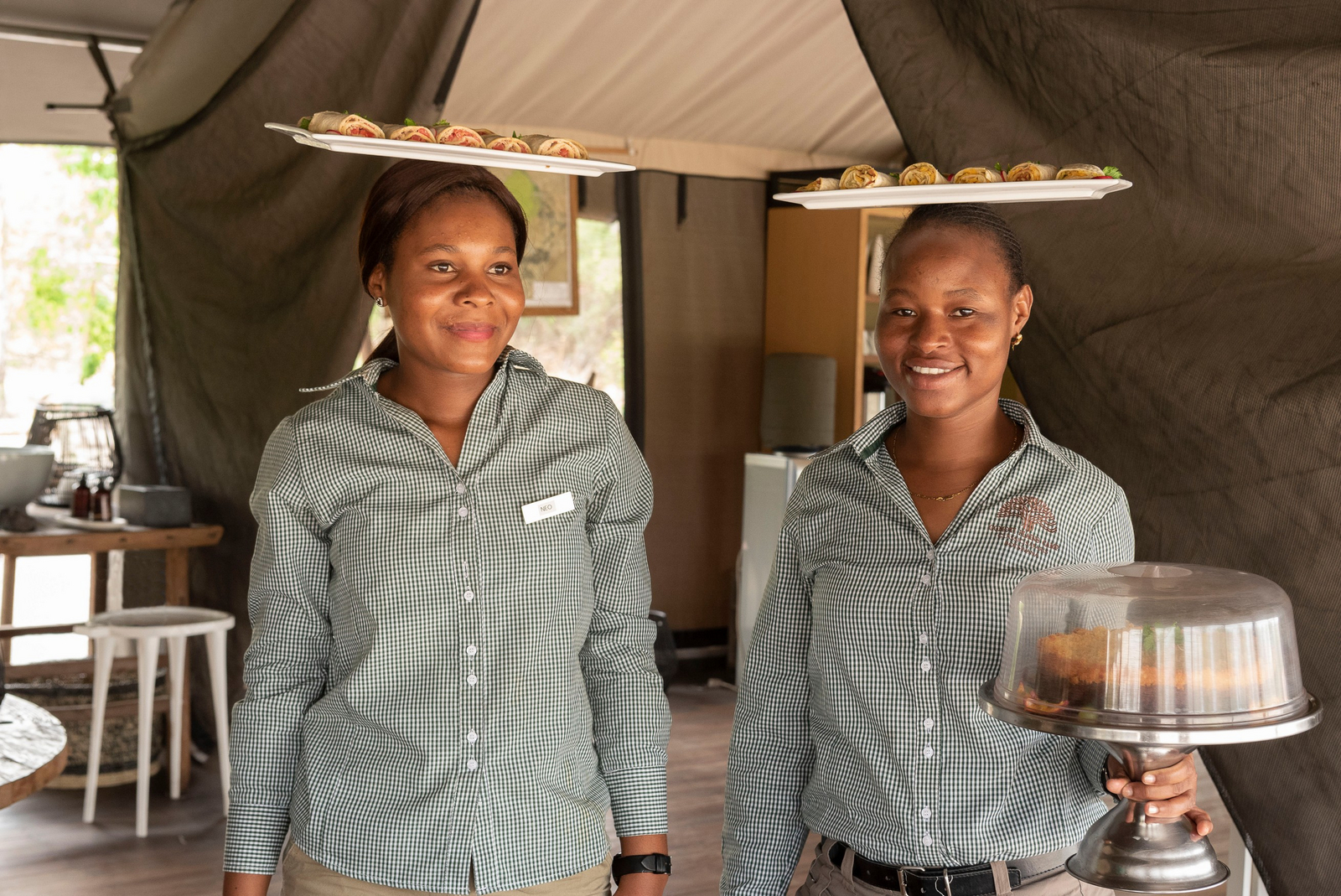 Gomoti Private Camp Gomoti Private Camp: Kellnerinnen