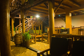 Kibale Forest Camp: Aufgang zur Lounge