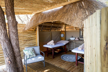 Mankwe Tented Retreat: Massage-Liegen