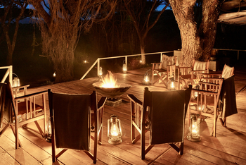 Sanctuary Ngorongoro Crater Camp: Lagerfeuer am Abend