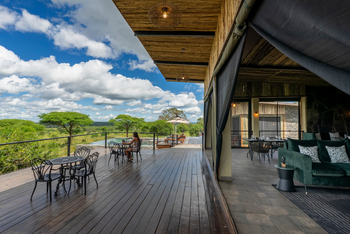 Tarangire Elephant Springs Camp: Deck und Pool