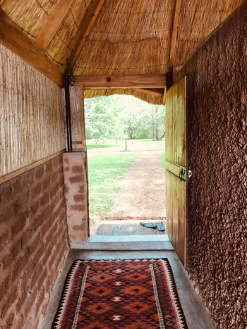 Chundukwa River Lodge: Schlichter Korridor