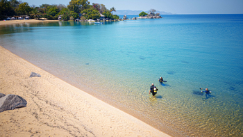 Kaya Mawa Kaya Mawa: Taucher am Strand