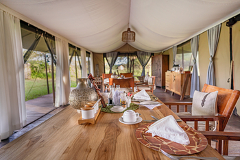 Lemala Ewanjan Tented Camp: Esstisch mit Blick