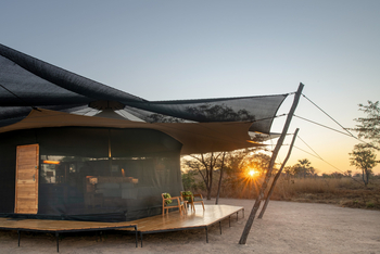 Usangu Expedition Camp: Sonnenuntergang am Gästezelt