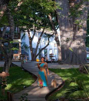 Waterlovers Beach Resort Waterlovers Beach Resort: Mitarbeiterin vor Resort