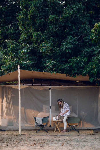 Chula Island Camp Chula Island Camp: Zelt unter Bäumen