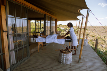 Elewana Lodo Springs: Massage auf privater Terasse