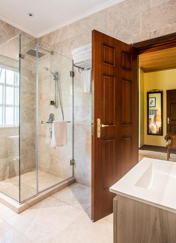 House of Waine: Poolside Cottage