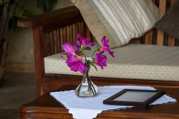 Huntingdon House: Blumen am Bett