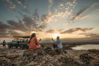 Lewa Safari Camp: Anstoßen auf den Sonnenuntergang