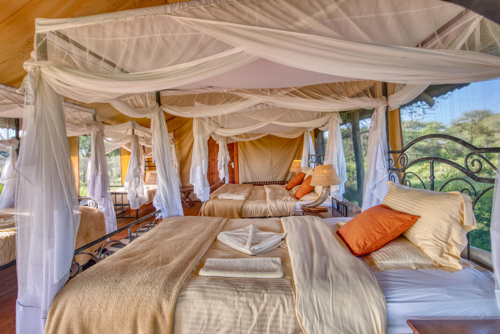 Mbali Mbali Tarangire River Camp Mbali Mbali Tarangire River Camp: Betten mit Moskitonetzen