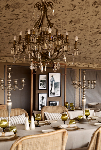 Out of Africa Legend by Laba Explorer: Blick in das Essenszelt