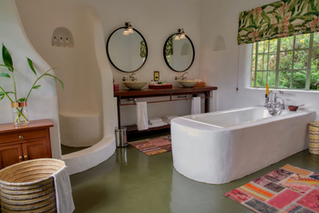 Sabyinyo Silverback Lodge: Suite - Bad