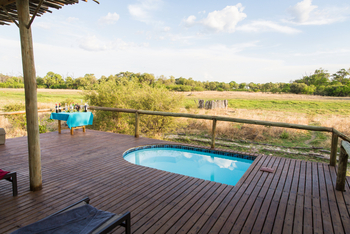 Sango Safari Camp: Pool mit Bar