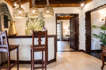 The Palms: Villa mit Bar