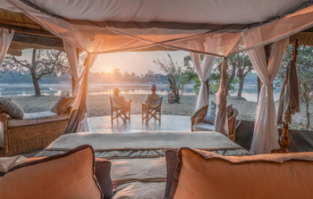 Time + Tide Mchenja Camp Time + Tide Mchenja Camp: Blick zum Fluss