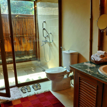 Diphlu River Lodge: Gästebad