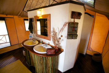 Katavi Wildlife Camp: Doppelwaschtisch