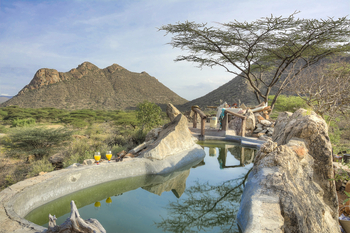 Koros Camp: Pool und Hausberg