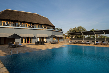Kubu Kubu Tented Camp: Zentralbereich mit Pool