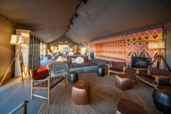 Linkwasha Camp Linkwasha Camp: Blick durch die Lounge