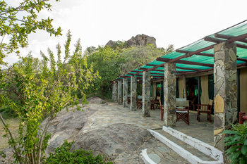 Mbuzi Mawe Serena Camp: Überdachte Terrasse