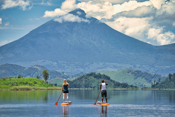 Mutanda Lake Resort: Stand-up Paddling