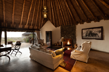 Ol Donyo Lodge: Brennender Kamin