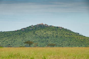Serengeti Lake Magadi Lodge: Lodge und Landschaft