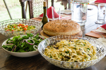 Speke's Camp: Salate