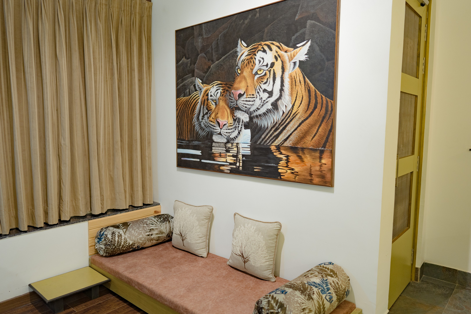 Tathastu Resort Satpura Tathastu Resort Satpura: Tigergemälde