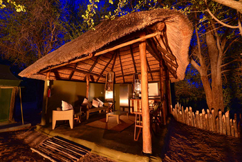 Tuskers Bush Camp: Lounge
